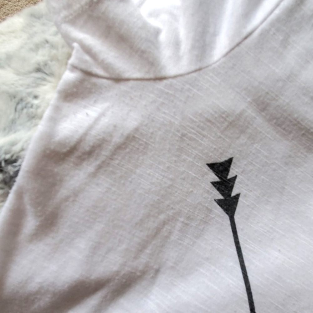 🌊 3/$15 L-O-V-E High Low Burnout Tee - Picture 7 of 7